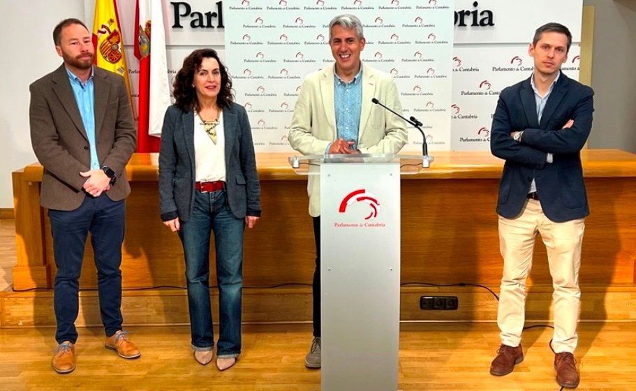 Representantes del PSOE en la rueda de prensa.