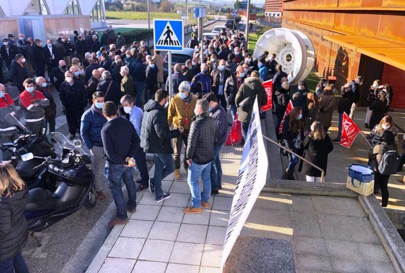 Concentración de los trabajadores de Viesgo en el Parque Empresarial y Tecnológico, en Santander.