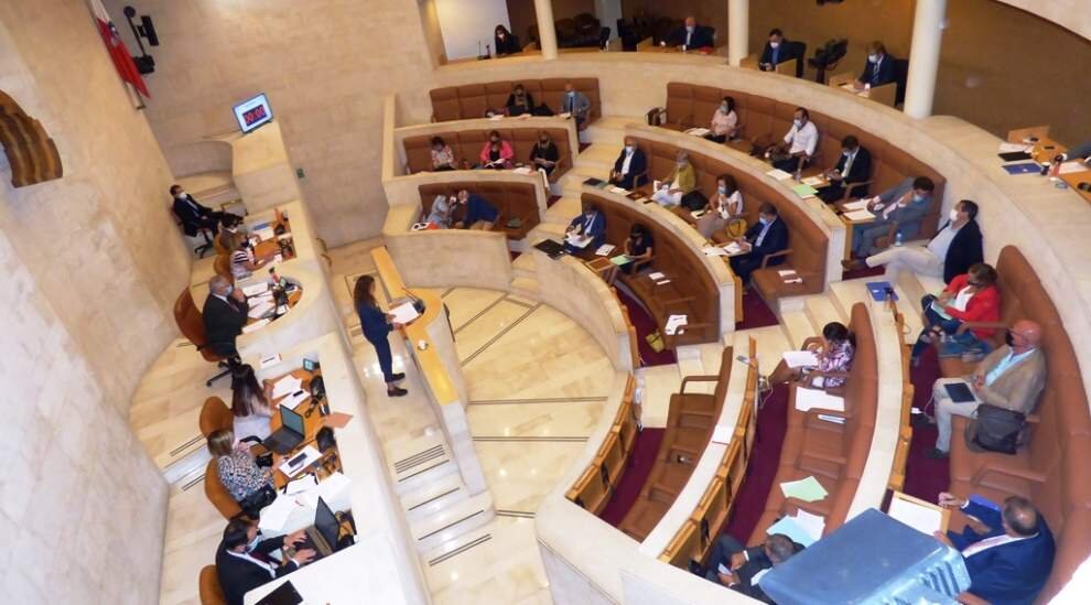 Los diputador regionales en el Pleno del Parlamento. R.A.