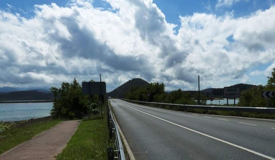 Carretera de los puentes en Santoña. R.A.