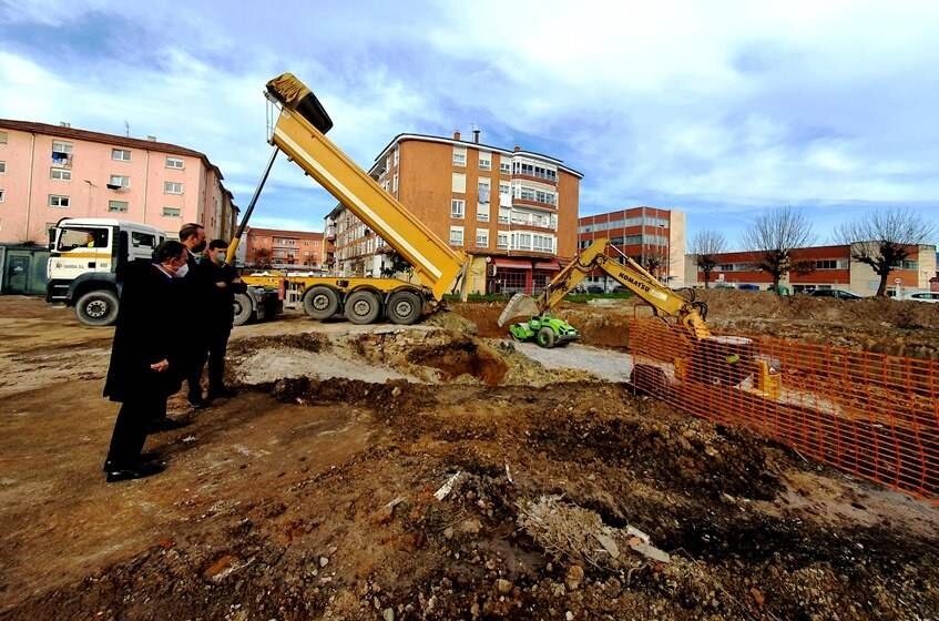 Visita a las obras del nuevo edificio que servirá de alojamiento en situación de emergencias.