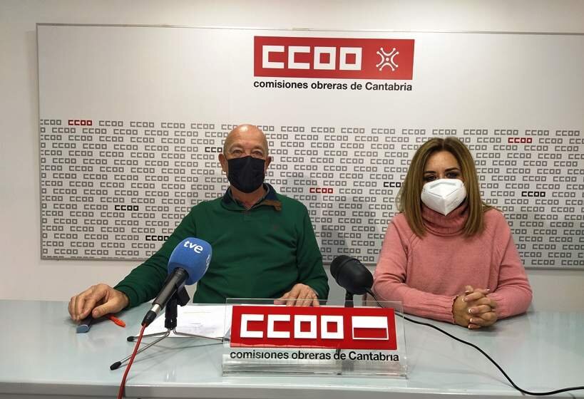 Javier González y Carmen Ortega, de la Sección Sindical de CCOO en el Gobierno de Cantabria.