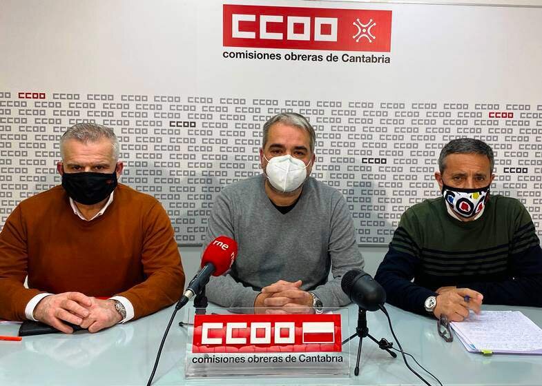 Guillermo Villegas, David Estévez y Carmelo Renedo, de CCOO.