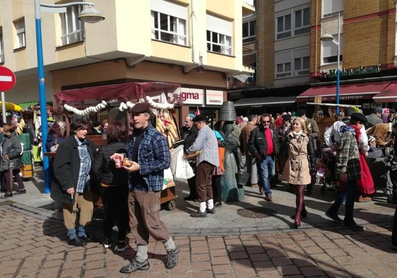 Celebración del Día del Aldeano en la zona de la Plaza del Peralvillo, en Santoña. R.A.