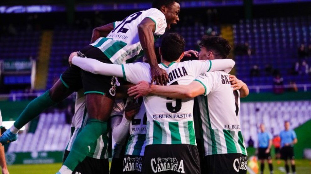 Los jugadores del Racing festejaron la victoria.