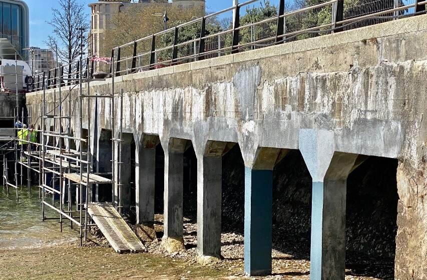 Avances en las obras de rehabilitación del Muelle de Maura.