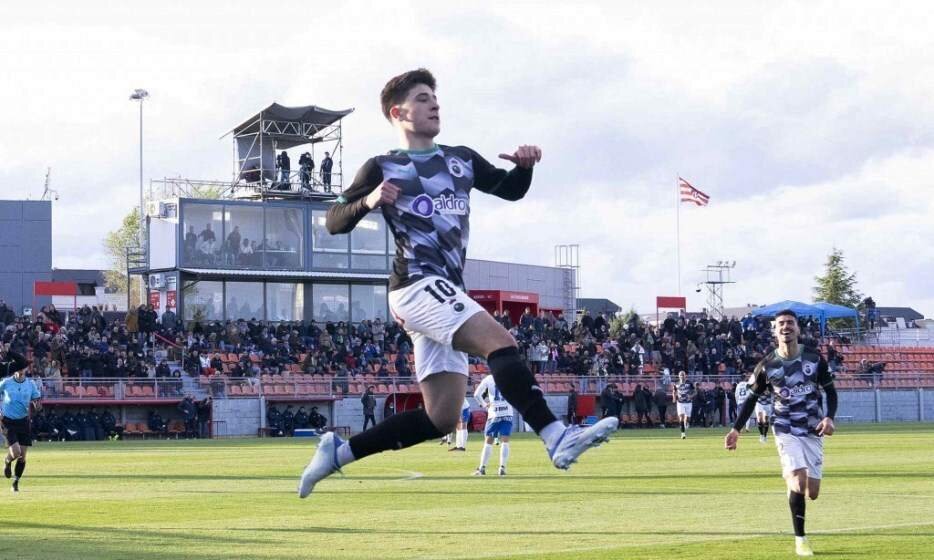 Celebración de uno de los goles por el Racing.