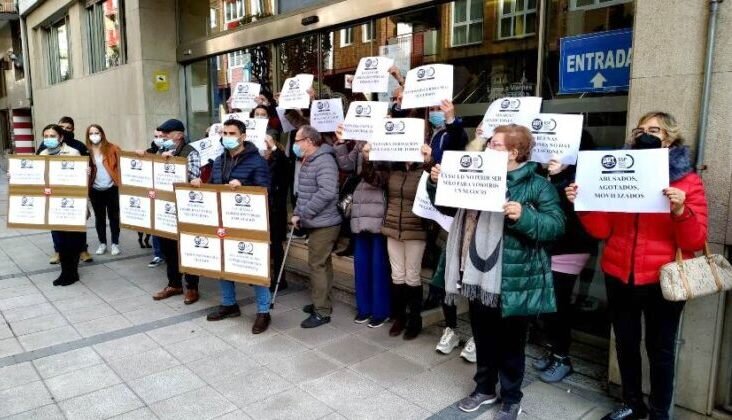 Concentración de los trabajadores en protesta por sus condiciones laborales.