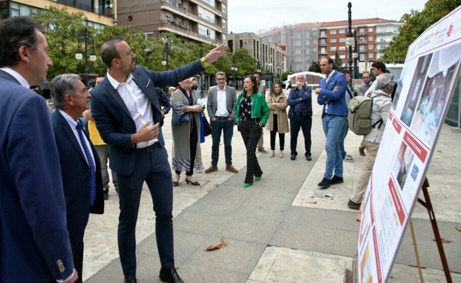 Un instante de la presentación de la actuación en el Palacio Municipal de Torrelavega.