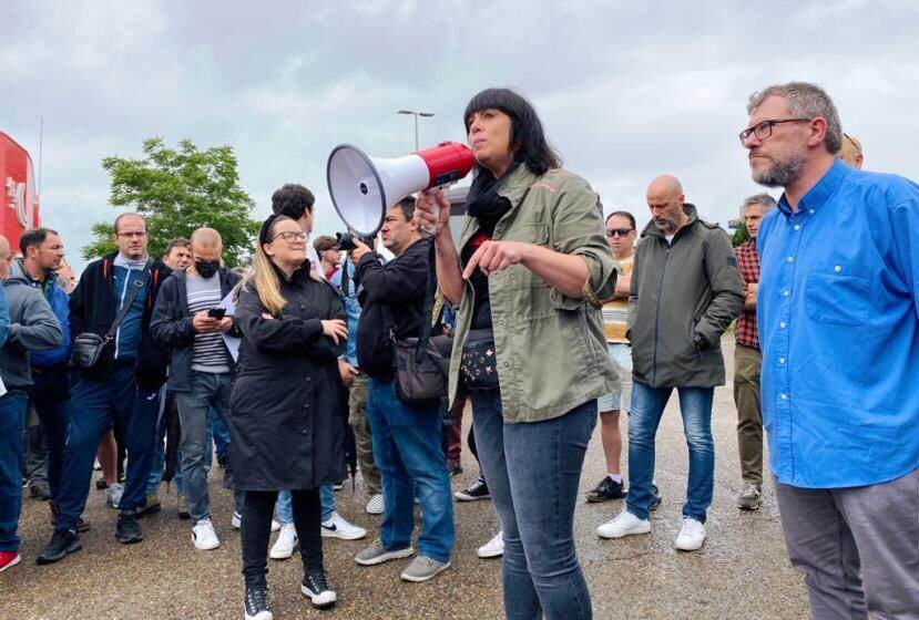 Garbiñe Espejo durante la asamblea a las puertas de GSW.