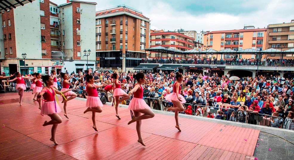 Espectáculo de danza en Camargo.