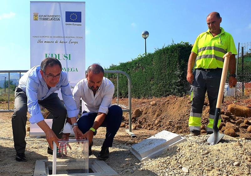 Acto de la colocación de la primera piedra de la Tecnoteca en Torrelavega.