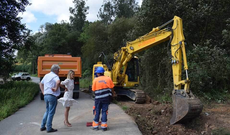 Obras del itinerario peatonal en Vioño.