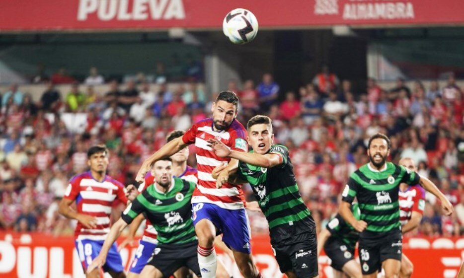 Partido entre el Racing y el Granada.