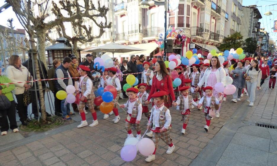 Desfile infantil en Santoña. R.A.