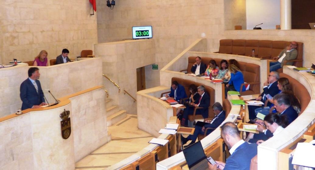 Diputados regionales en el Pleno del Parlamento.