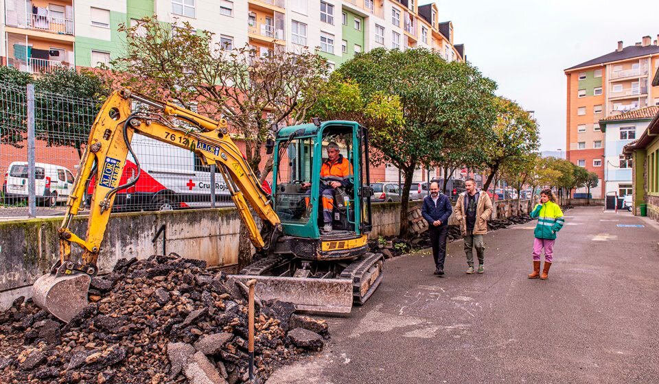 Obras de creación de la zona verde en Torrelavega.