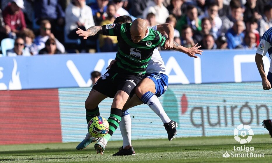 El Racing se quedó con nueve en la primera parte.