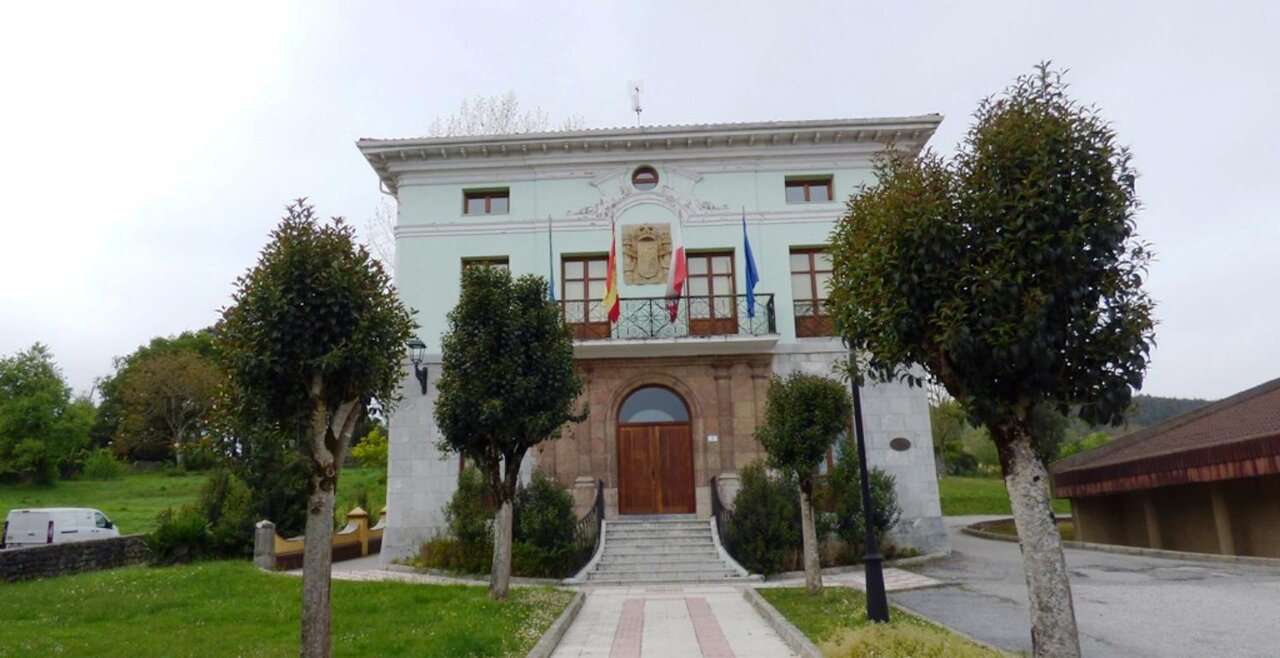 Ayuntamiento de Bárcena de Cicero. R.A.