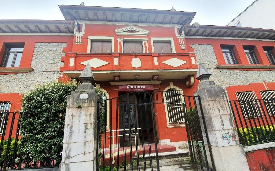 Edificio de la antigua Cámara de Comercio de Torrelavega.