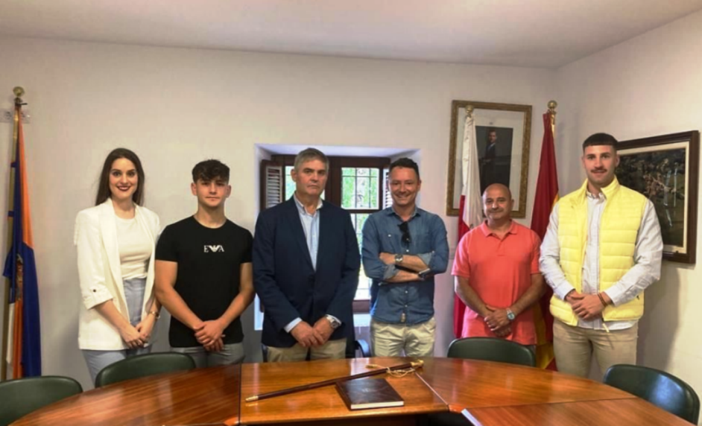 El equipo de Gobierno de Solórzano junto con el diputado regional, Alejandro Liz.