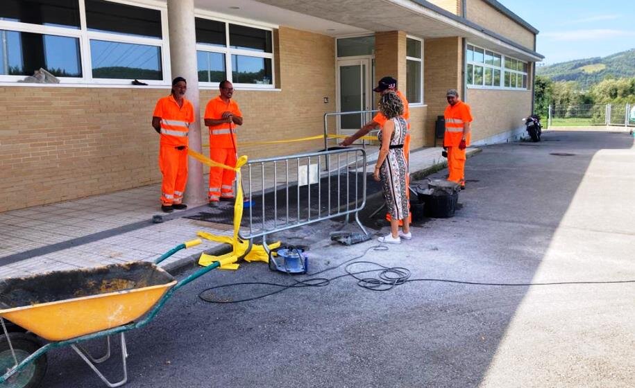 Mejora de la accesibilidad en la acera del colegio en Piélagos.