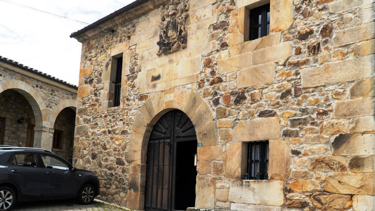 Edificio de La Costana en Liérganes.