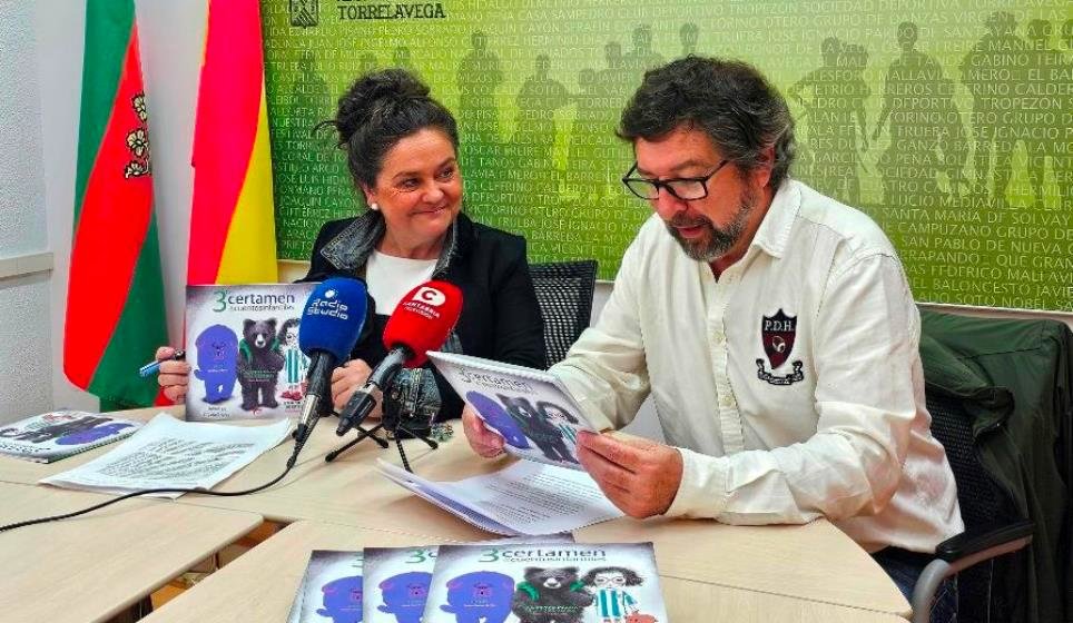 Presentación del certamen de cuentos infantiles en Torrelavega.