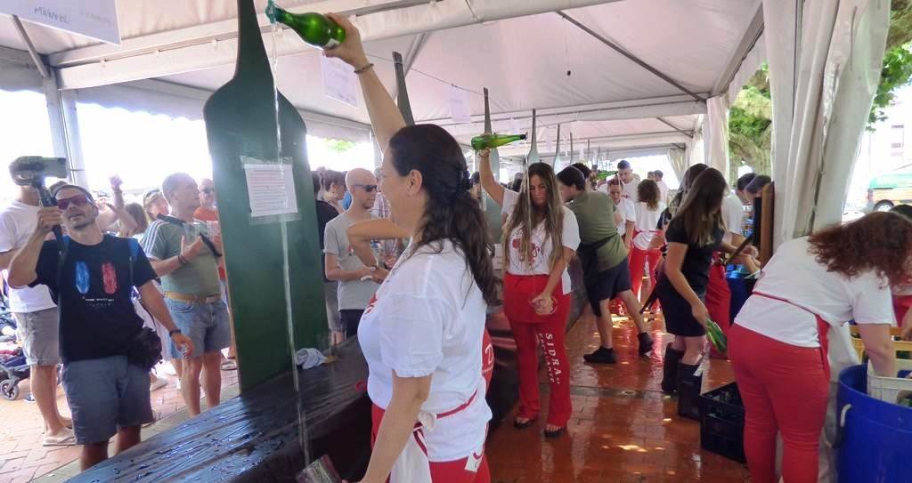 Expositores en la Feria de la Sidra en Escalante. R.A.