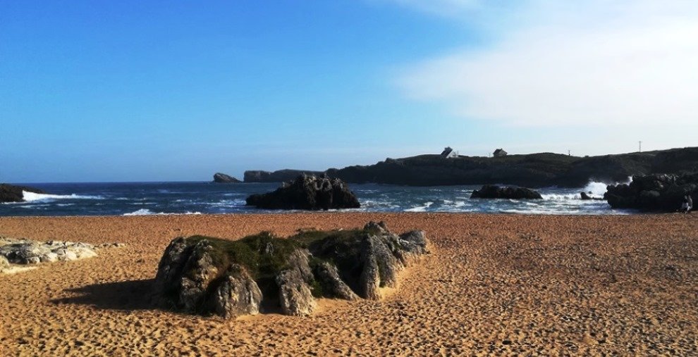 Playa de San Juan de la Canal en Soto de la marina. R.A.