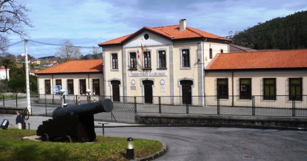 Colegio público de La Cavada, en Riotuerto. R.A.
