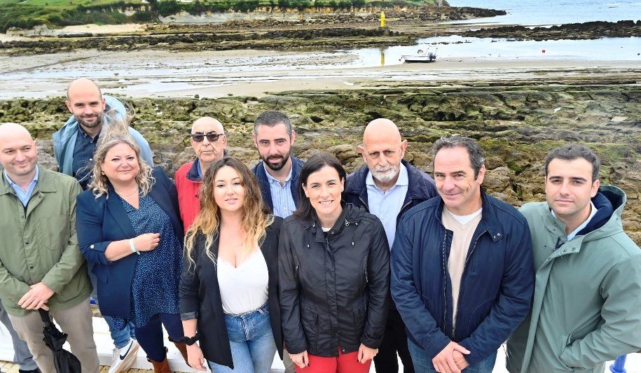 Un momento de la inauguración de la rehabilitación de la estatua.