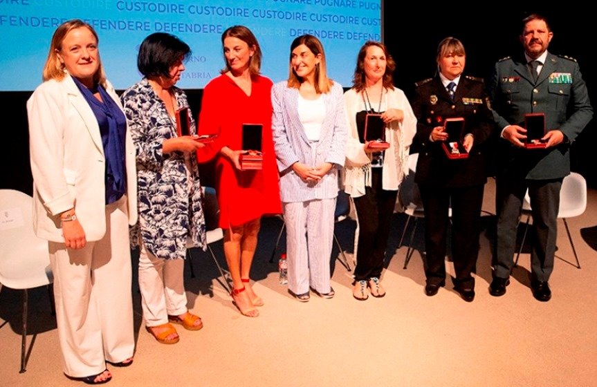 La presidenta de Cantabria, María José Sáenz de Buruaga, preside el acto de recuerdo y homenaje a las víctimas del terrorismo y la entrega de medallas de la Comunidad Autónoma. 

27 jun 24