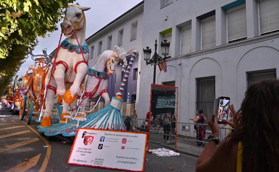 Carroza en la Gala Floral de Torrelavega.