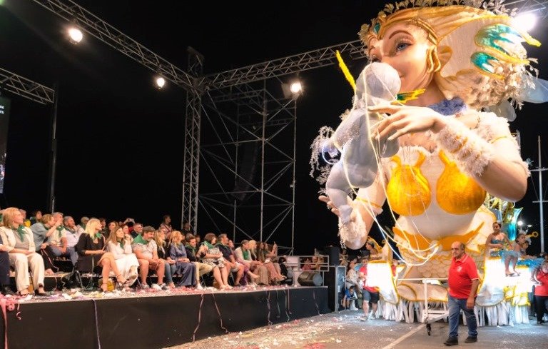 Desfile de carrozas  en Castro Urdiales.