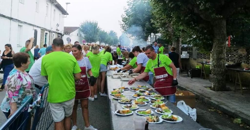 Sardinada en las fiestas del Carmen en Santoña. R.A.