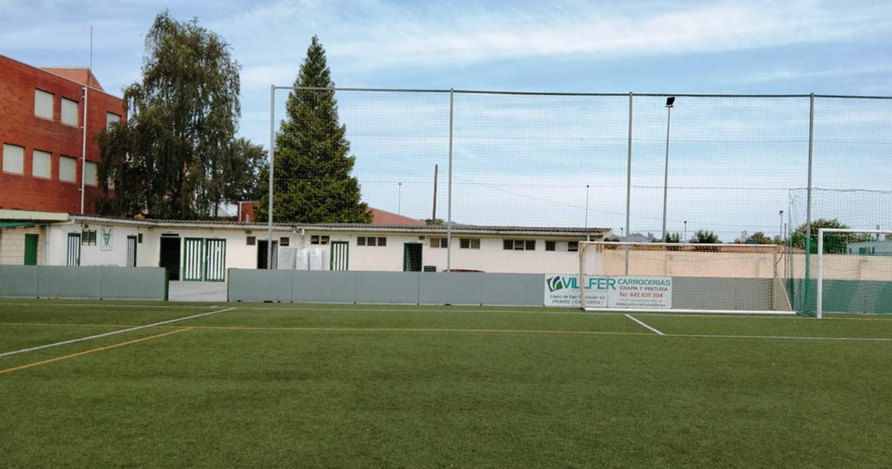 Instalaciones del campo de fútbol de Colindres. R.A.