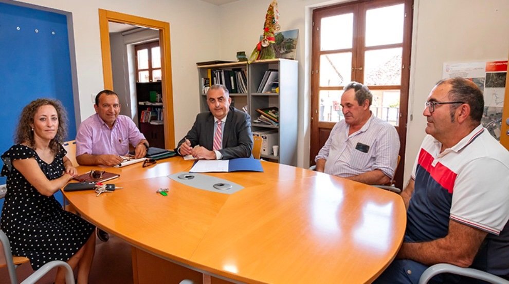 Reunión entre los políticos en Molledo.