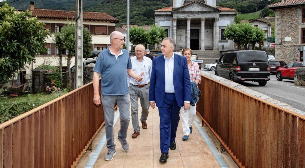 Visita institucioonal del consejero al municipio de Arredondo.