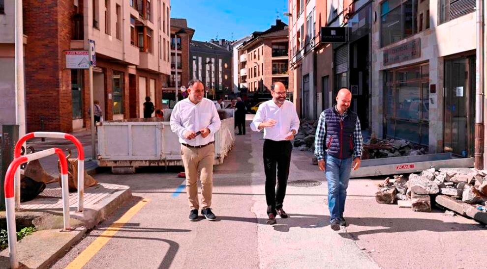 Obras en la calle de Torrelavega.