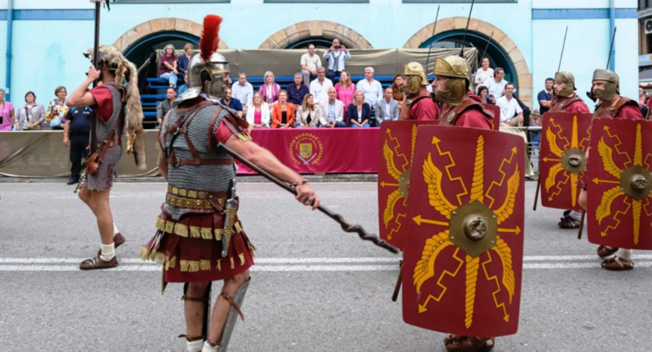 Desfile de romanos en Los Corrales de Buelna.