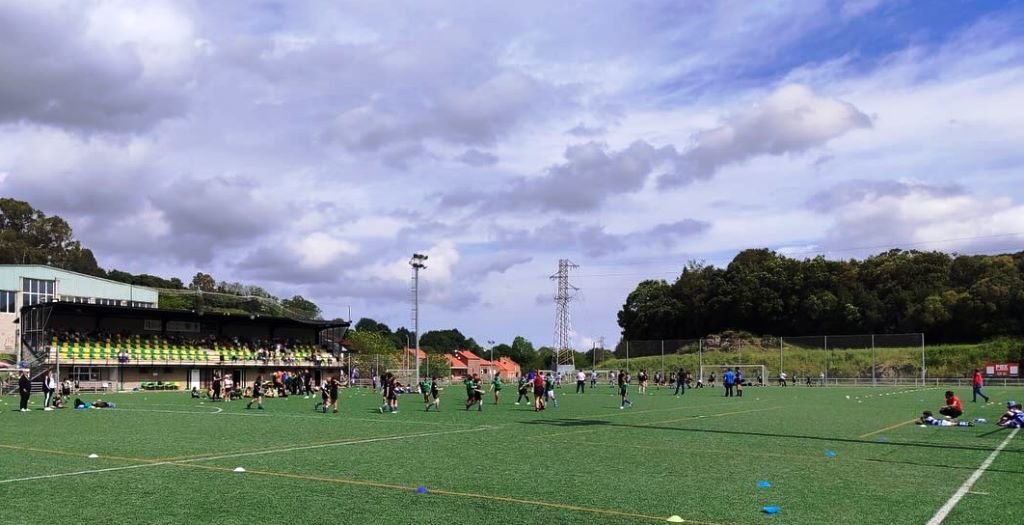 Campo de fútbol de hierba artificial de Villaescusa. Facebook