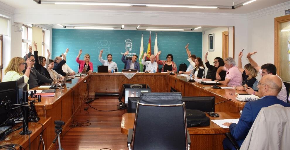 Los concejales en el Pleno de Piélagos.