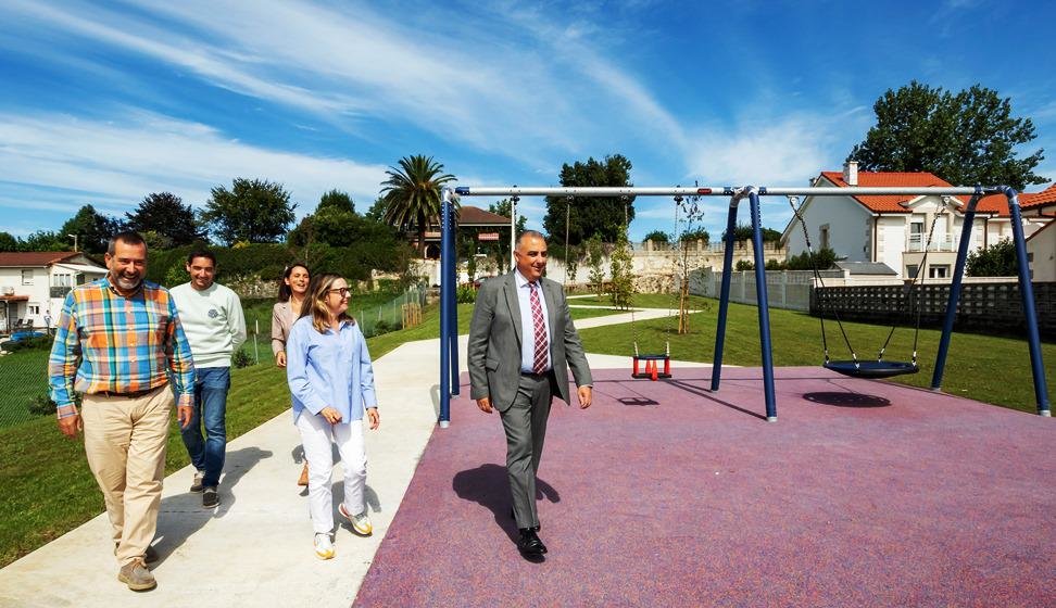 Visita del consejero de Fomento a Santa Cruz de Bezana.