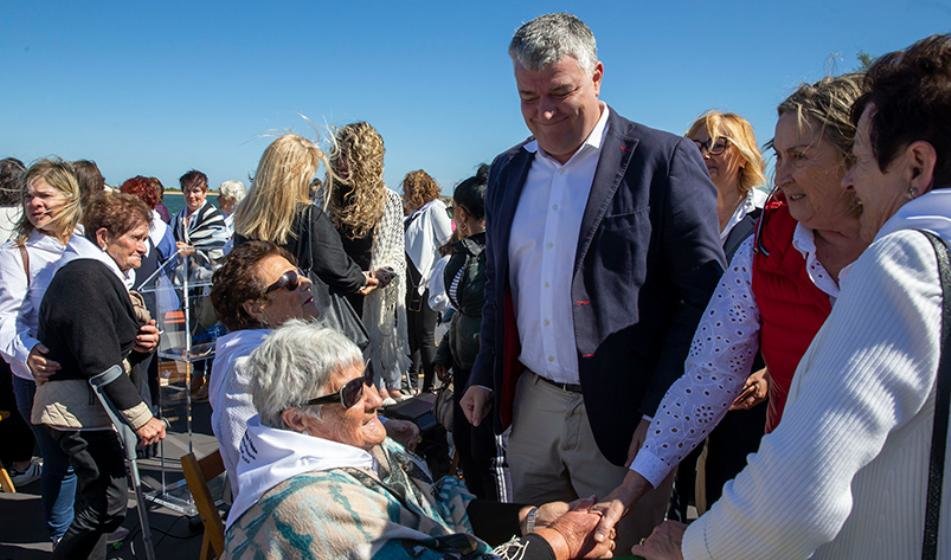 Un momento del acto de homenaje a las mariscadoras.