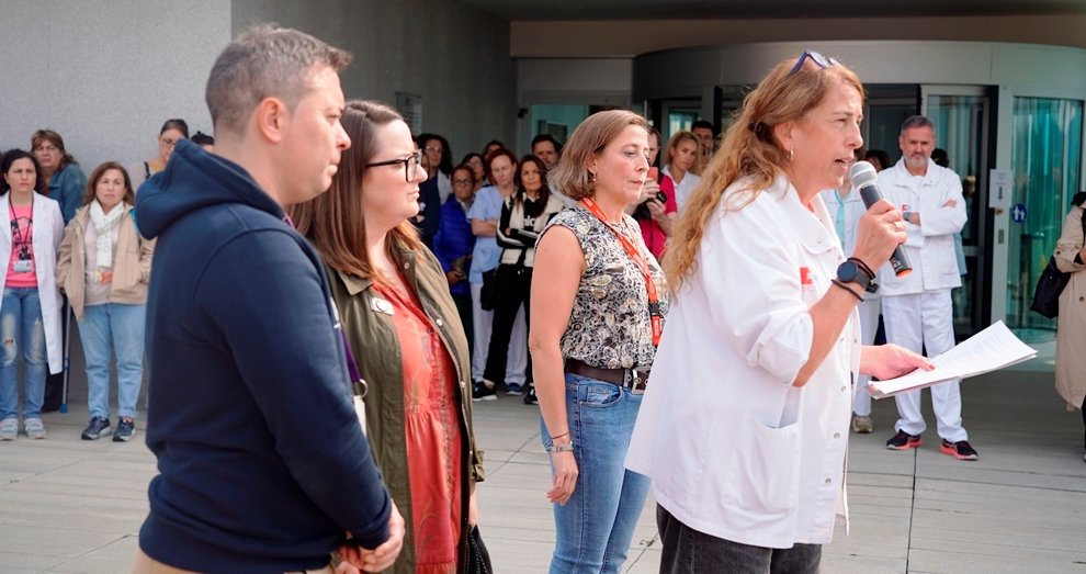 Concentración frente al Hospital Tres Mares en Reinosa.