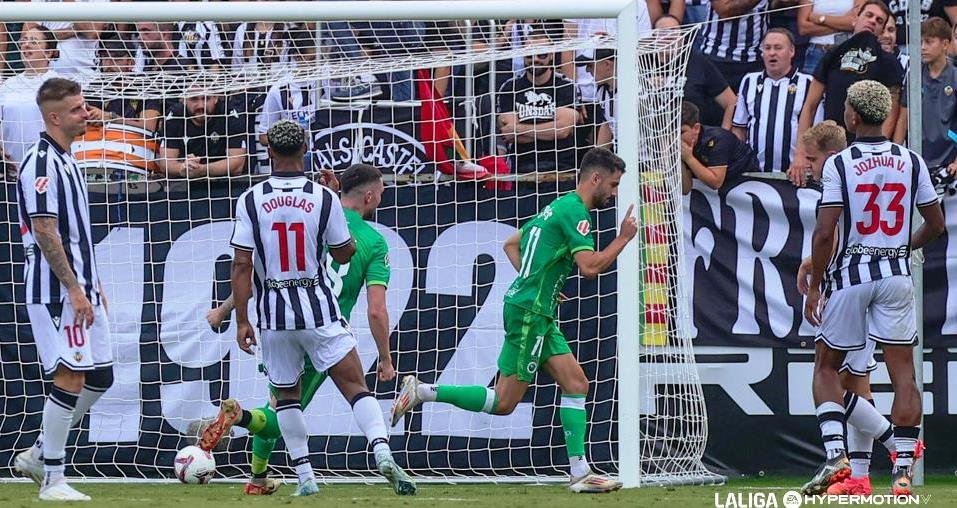 El Racing metió el gol de penalti.