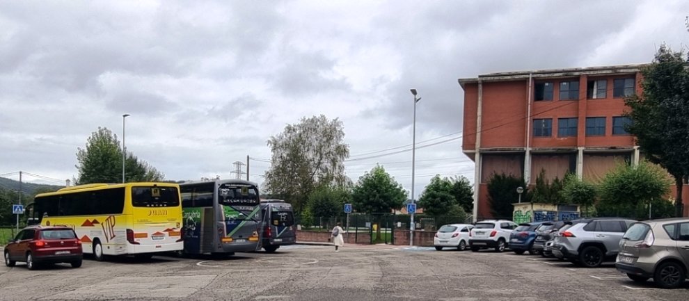 Autobuses del transporte escolar.