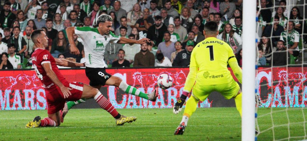 Arana durante una ocasión en el partido.