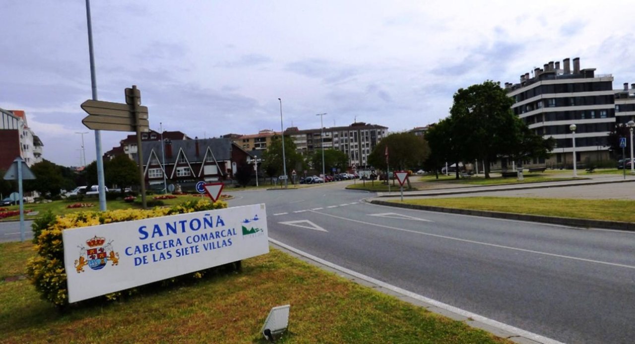 Vial cercano al colegio Macías Picavea en Santoña. R.A.